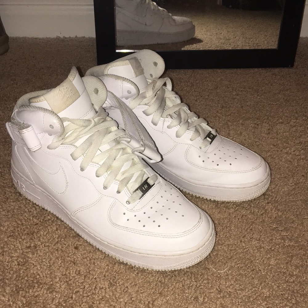 Men’s white nike forces